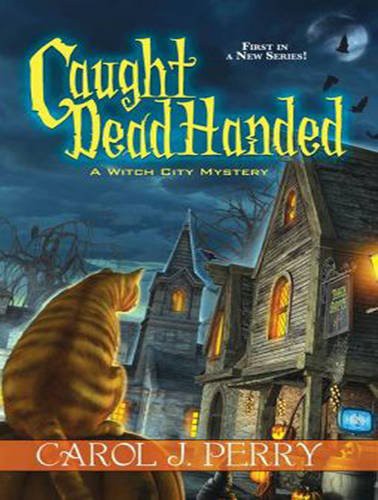 Carol J. Perry, C.S.E. Cooney: Caught Dead Handed (AudiobookFormat, 2015, Tantor Audio)