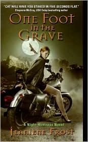 One Foot in the Grave (Night Huntress, Book 2) (Paperback, 2008, Avon)