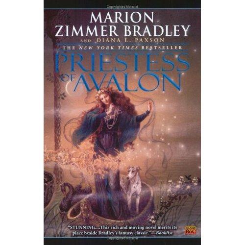 Marion Zimmer Bradley, Diana L. Paxson: Priestess of Avalon (Paperback, 2002, Roc)