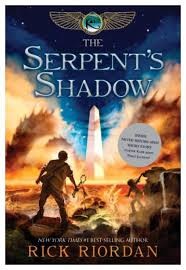 Rick Riordan: The serpent's shadow (2012, Thorndike Press)