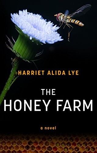 Harriet Alida Lye: The Honey Farm (Hardcover, 2018, Thorndike Press Large Print)