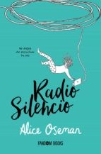 Radio Silencio (Paperback, 2022, Fandom Books)
